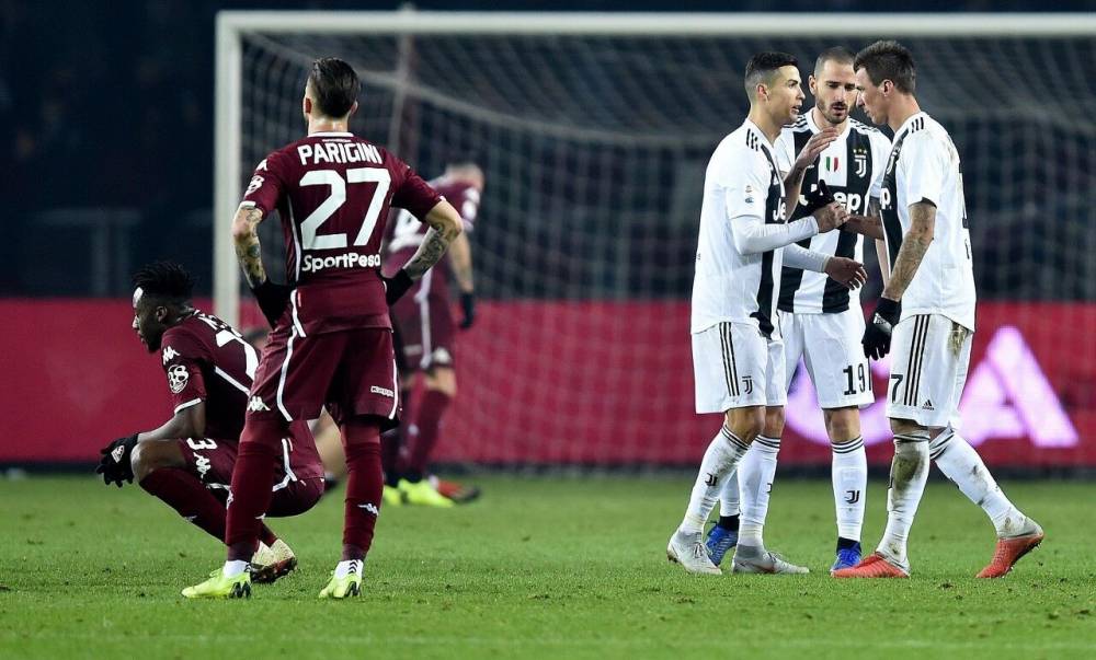  都灵德比战平双方球迷不满  