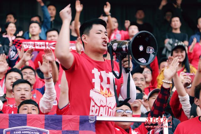  狼队韧性十足逼平曼城，防守反击成典范  