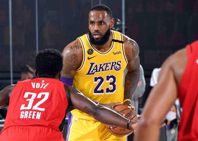  浓眉哥内线翻江倒海，湖人击败爵士巩固地位