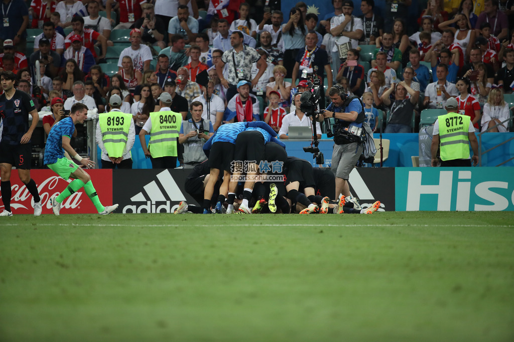  门兴格拉德巴赫定位球专精，头球攻门屡建奇功